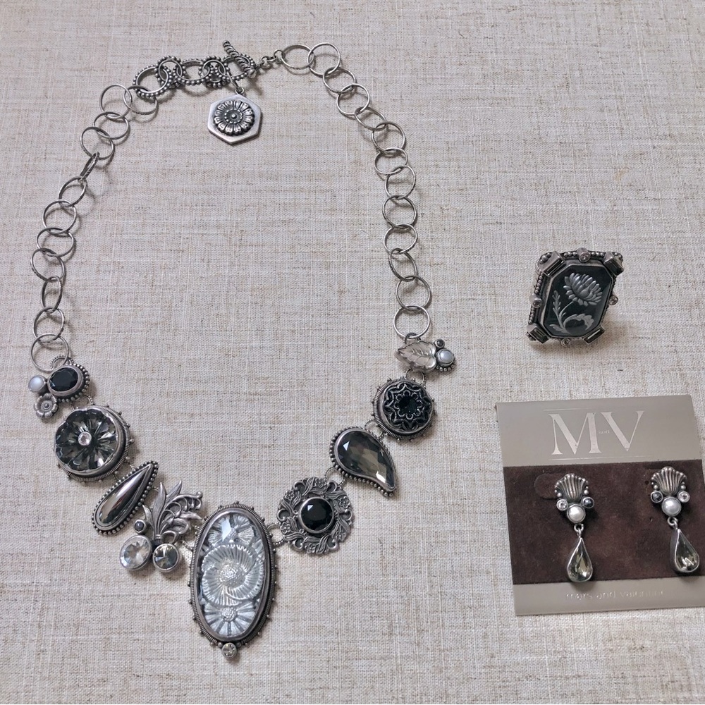 Mars and Valentine Floral Motif Nevklace, Earring, and Ring Set in Graphite